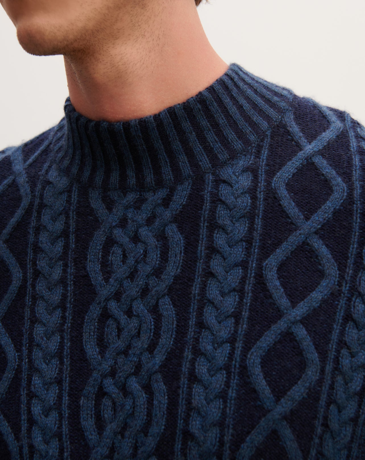 Pull col rond à torsades