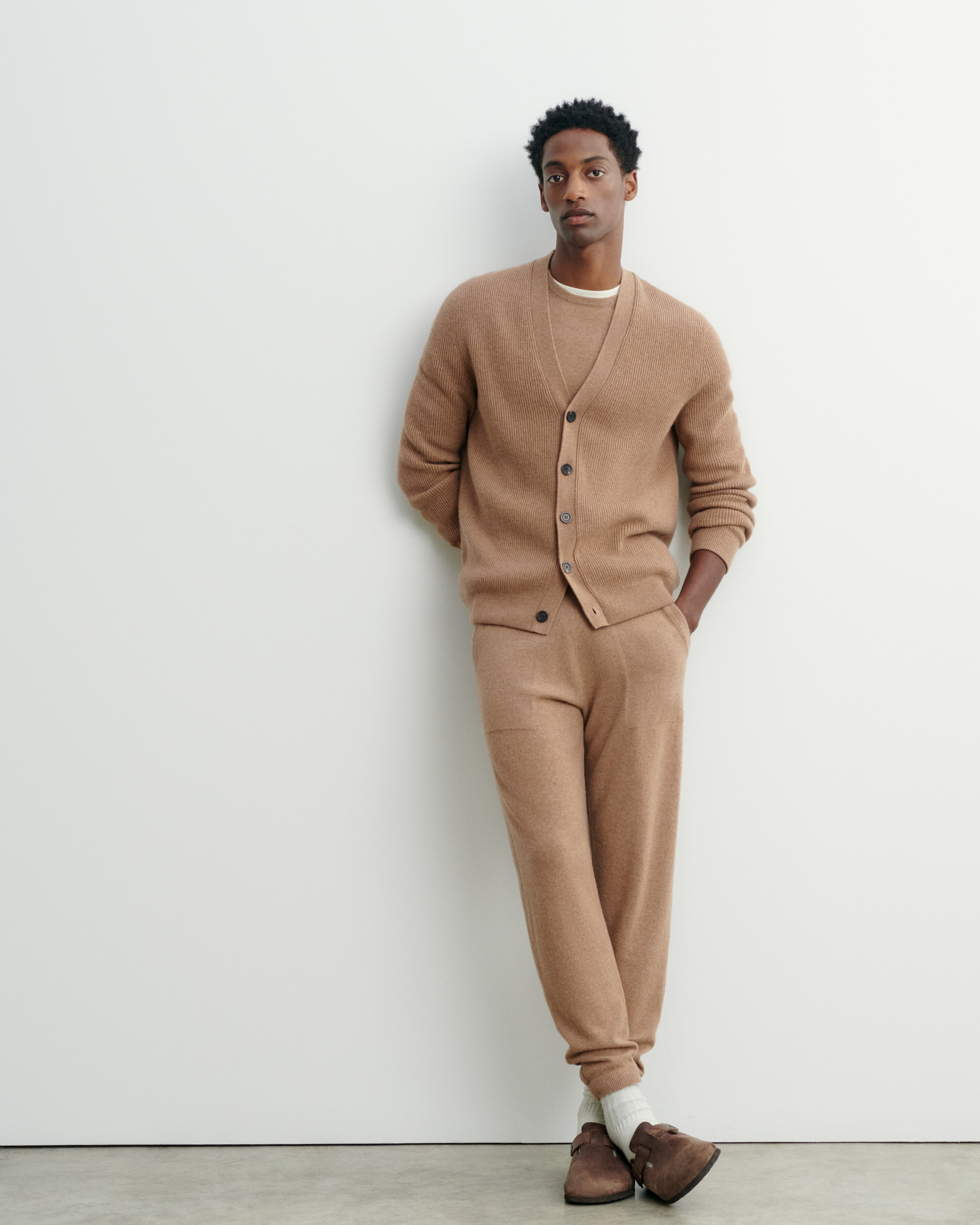 Ribbed cardigan in Cashmere Men caramel brown | Eric Bompard