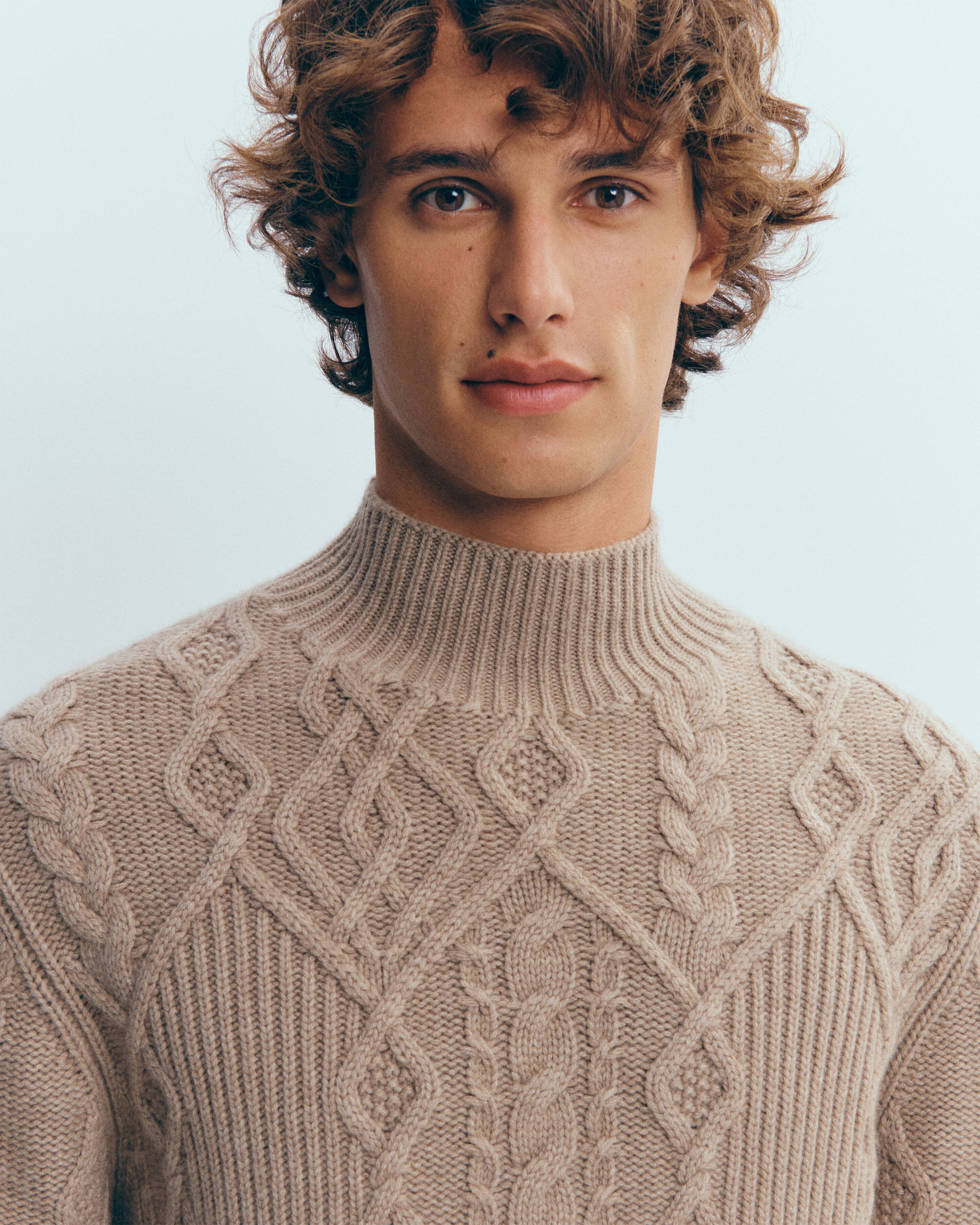 Cable-knit high neck sweater in Cashmere Men greige | Eric Bompard
