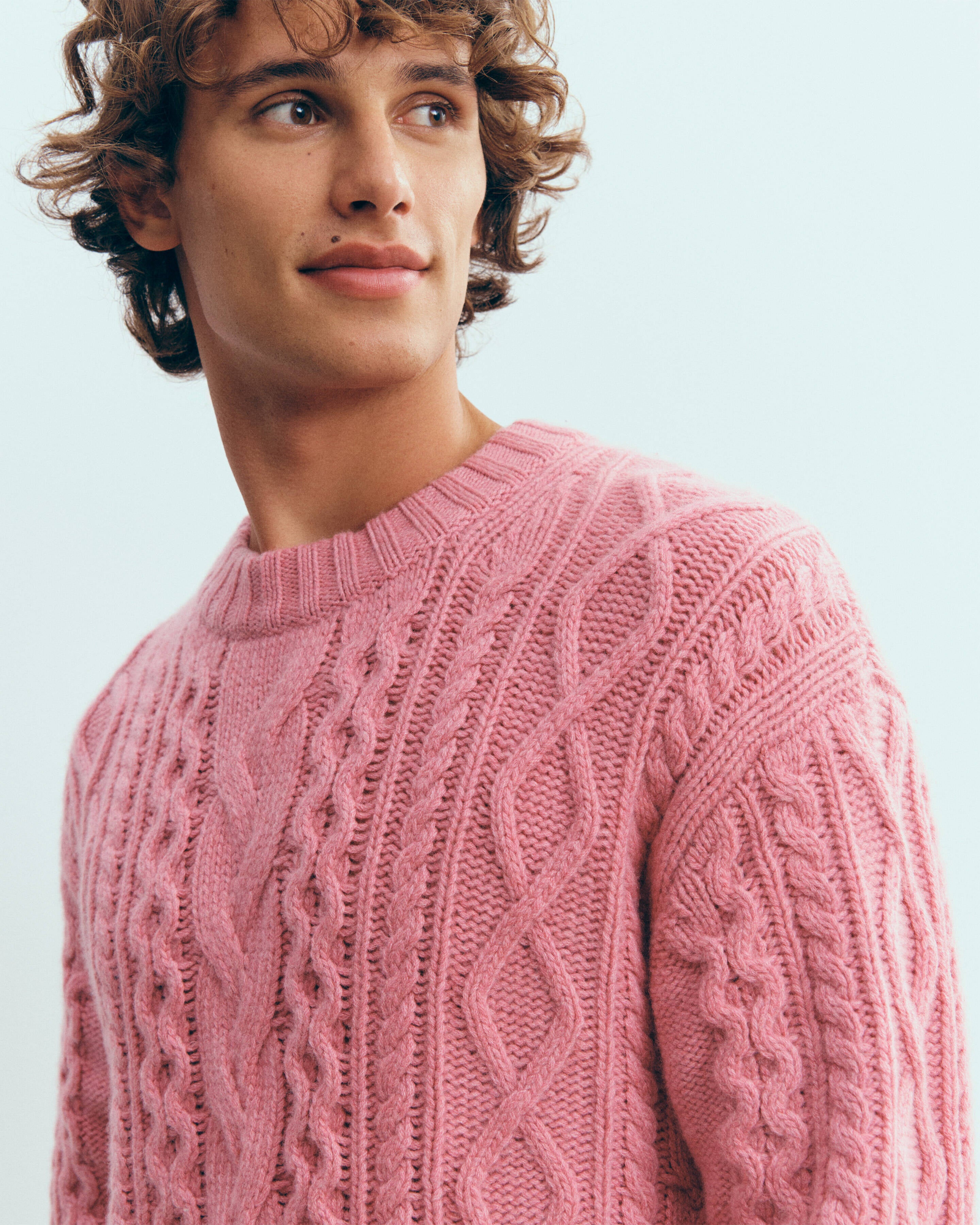 Cable-stitched round-neck pullover in Cashmere Men cameo pink