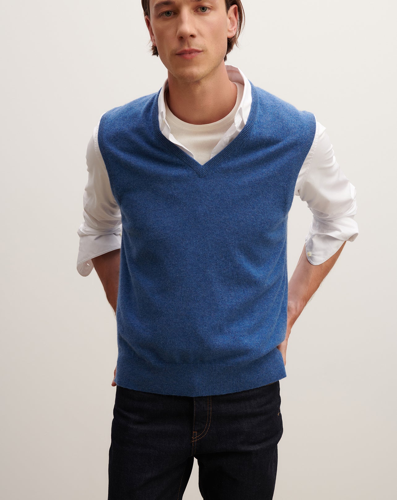 Sleeveless V-neck pullover in Cachemire Men jay | Eric Bompard