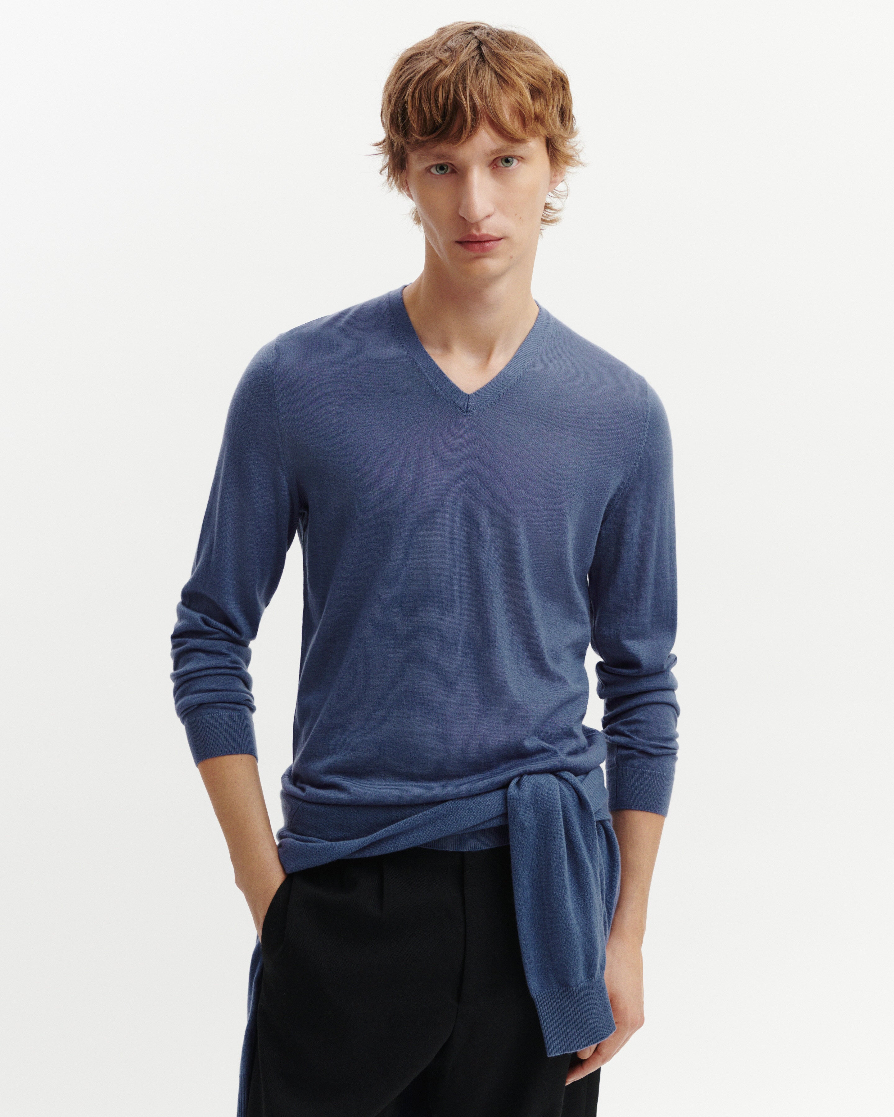 Pull col V ultrafin-BLEU ATLAS-100% cachemire