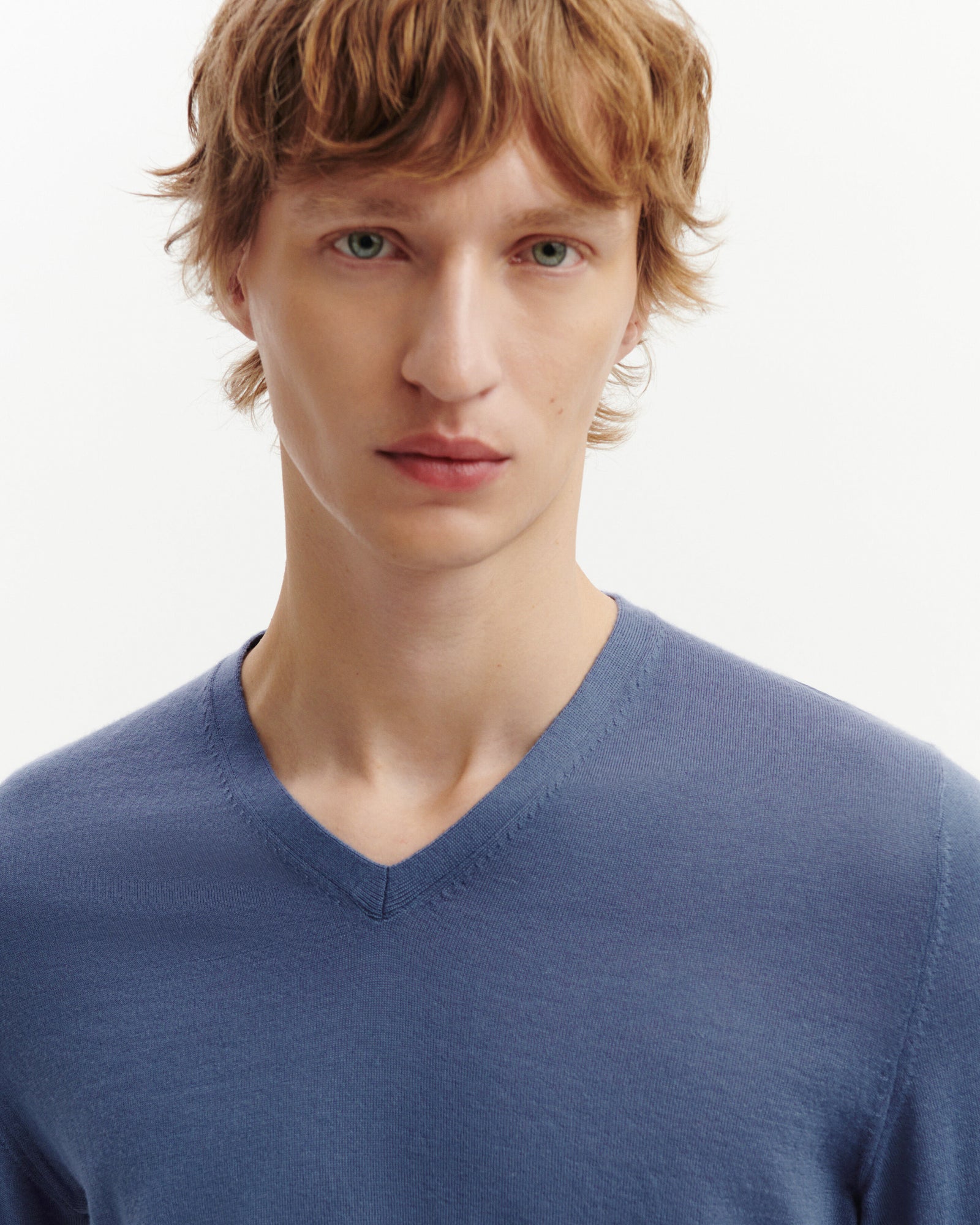 Pull col V ultrafin-BLEU ATLAS-100% cachemire
