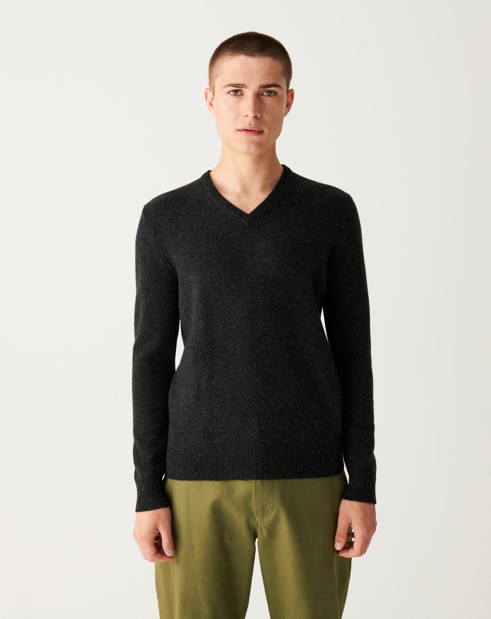 4-ply V-neck jumper