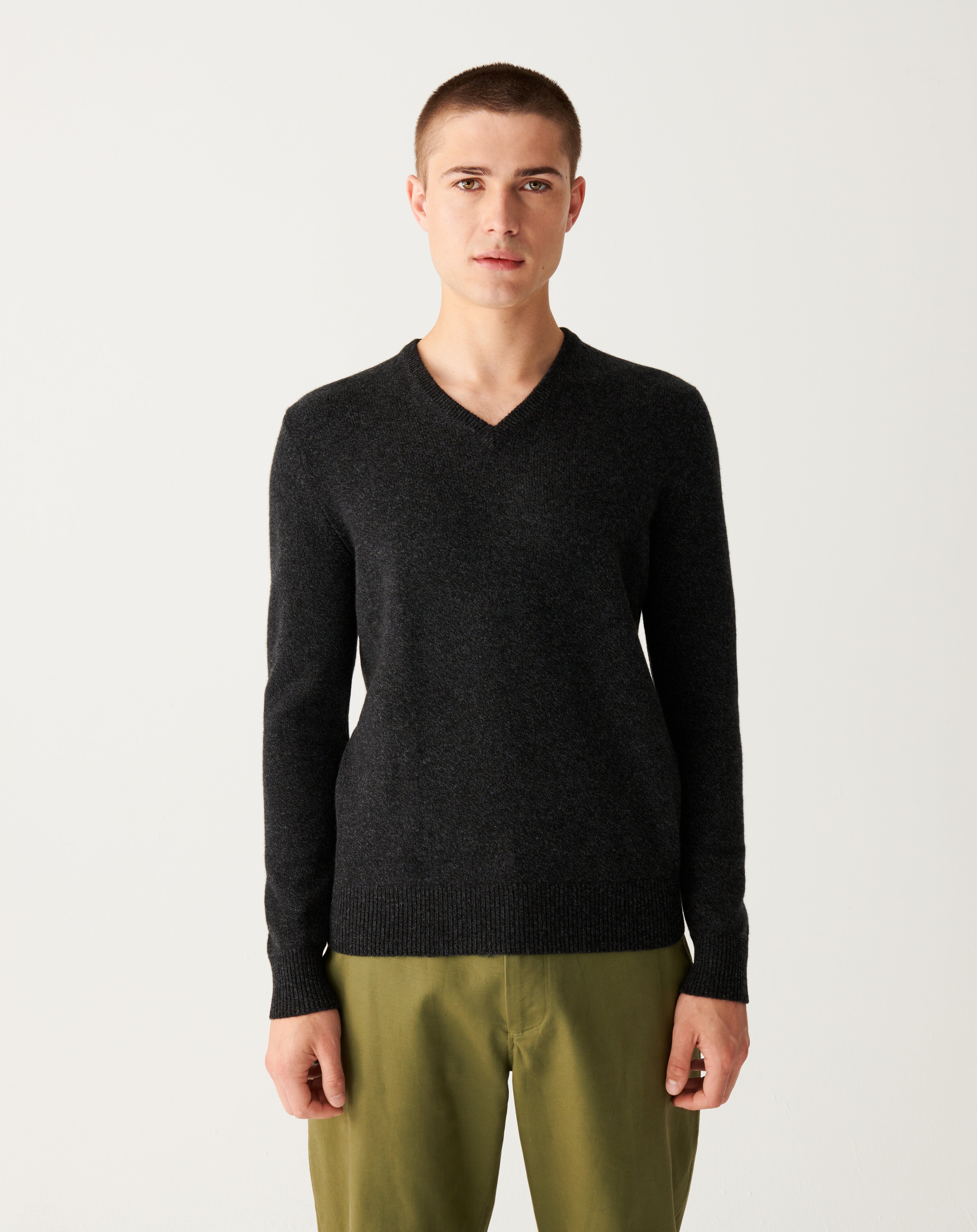 4-Fäden V-Pullover