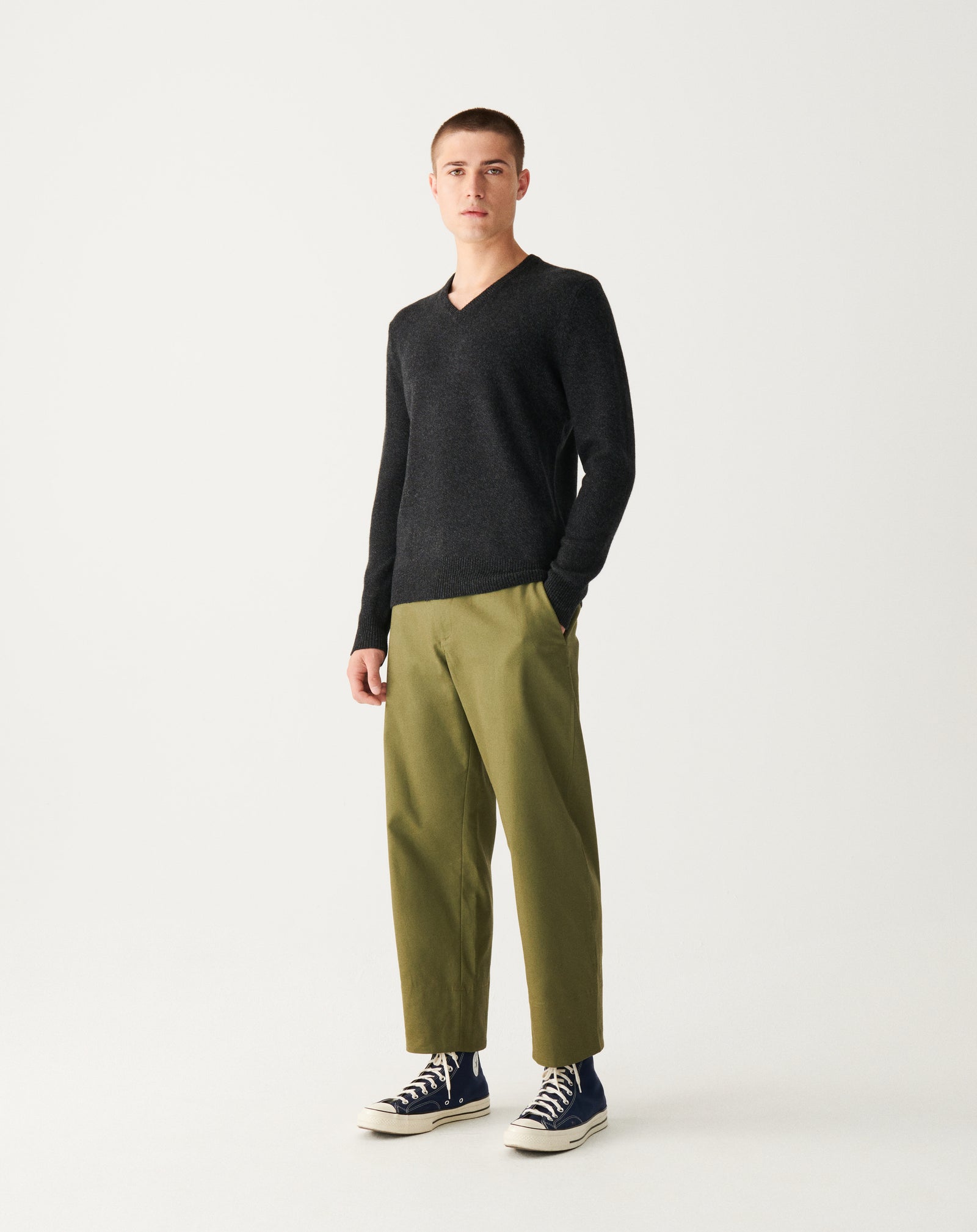 4-ply V-neck jumper