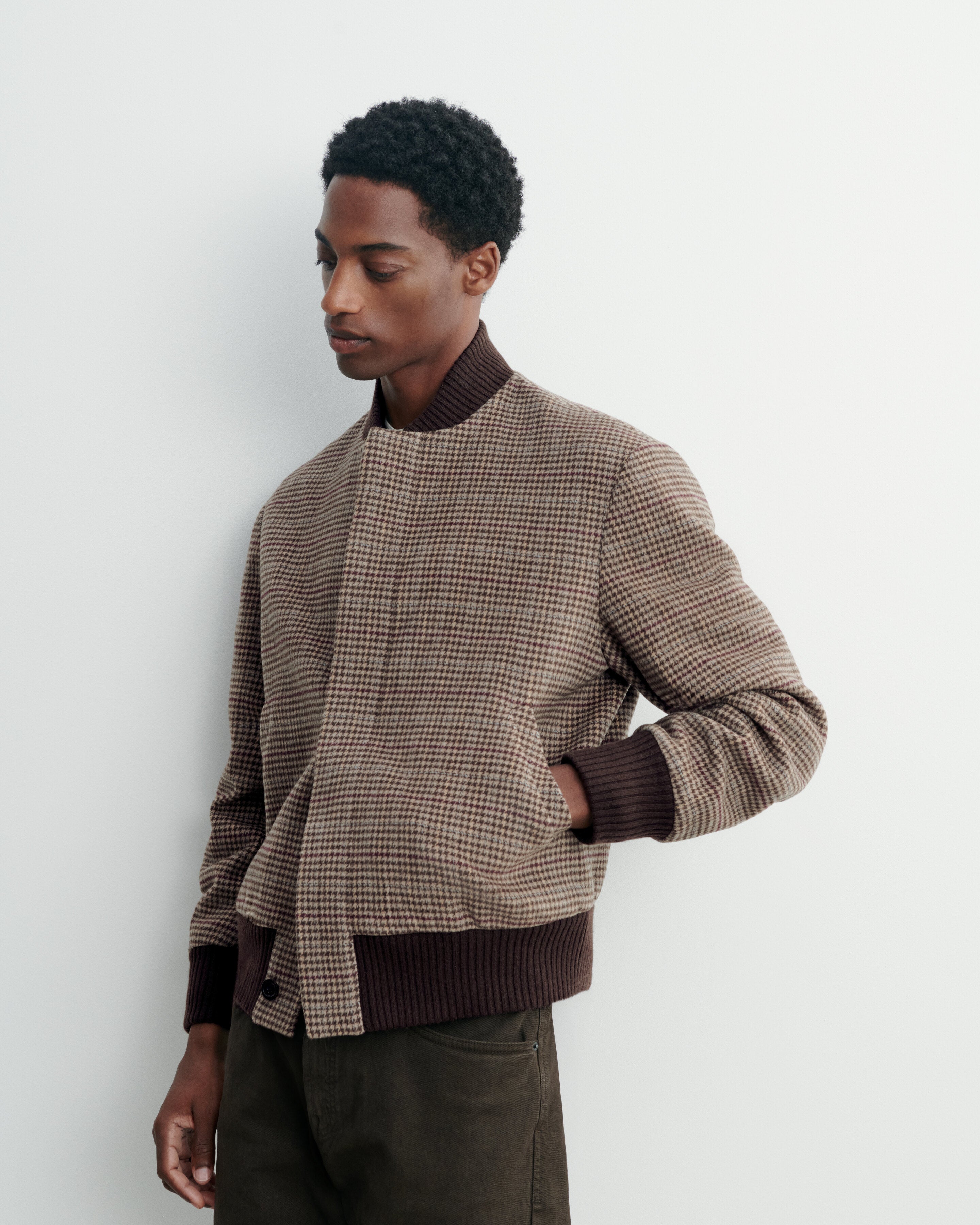Houndstooth bomber jacket in Cashmere, Yak Men millet/chocolate