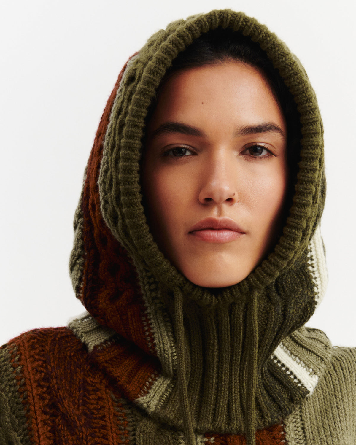 Cagoule à torsades rayées-OLIVE/ARGILE-100% cachemire