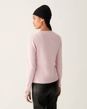 Slit edges fitted crew neck pullover
