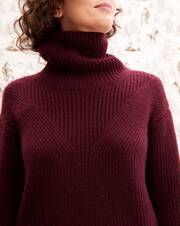 Ribbed roll-neck
