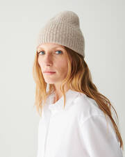 Seamless ribbed hat