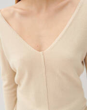 Vertical ridge trim fitted jumper with seamfree V-neck