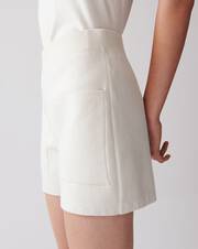 Shorts with contrasting topstitching