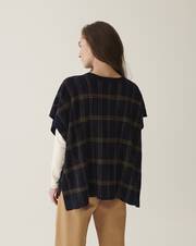 Checked poncho with stitching
