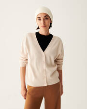 Loose flat rib cardigan with V-neckline at the front and back