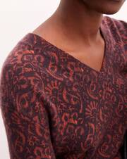 Tapestry print V-neck pullover