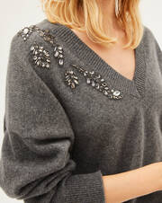 Applied pearls and embroidery V-neck sweater