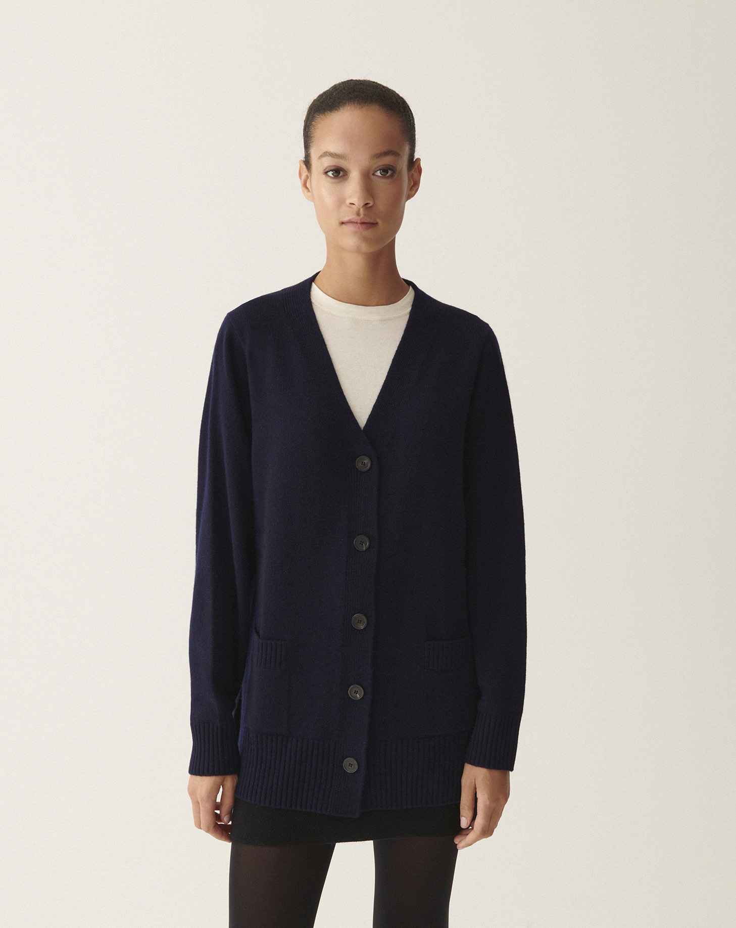Loose cardigan with pockets and side slits